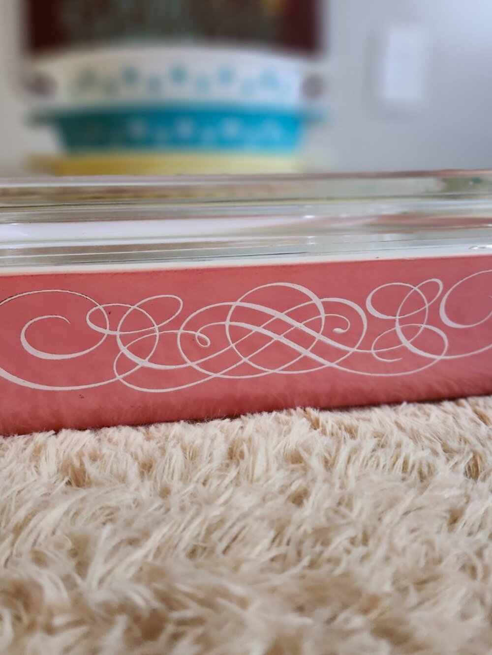 Pyrex pink swirl/scroll 575 with lid